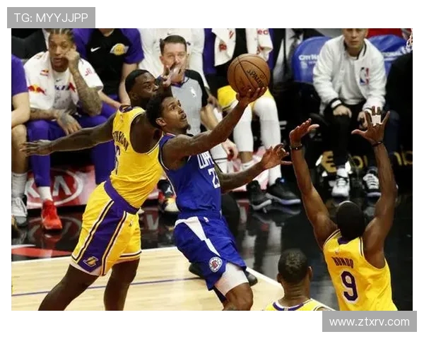 2014年快船与湖人对决回顾：洛杉矶篮球的巅峰对抗与激情时刻