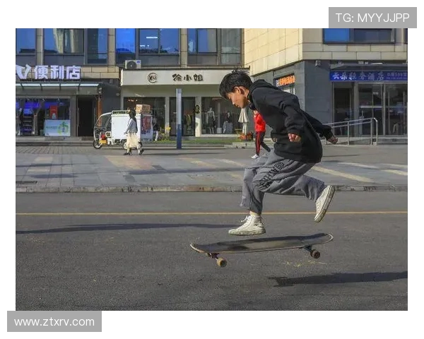 杭州滑板队荣登全国滑板意识排行榜第六位展现青春活力与竞技精神 杭州滑板队荣登全国滑板意识排行榜第六位展现青春活力与竞技精神
