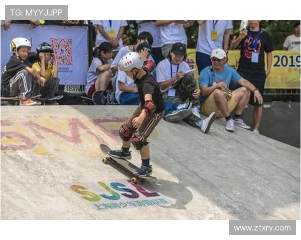 上海极限运动队在攀岩联赛中以66分领先其他队伍表现出色